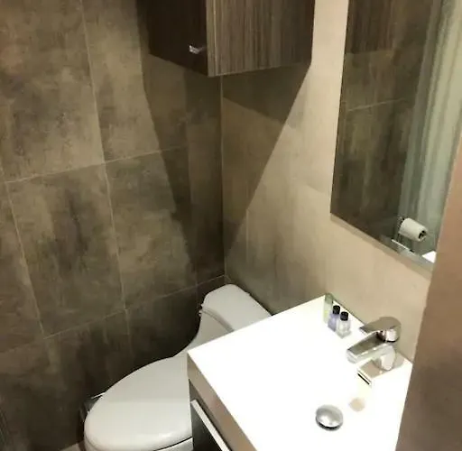 500mbps Wi-fi 2 Largest 2 Bdrm In Grand Residences Apartment *