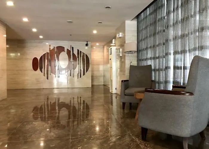 500mbps Wi-fi 2 Largest 2 Bdrm In Grand Residences Apartment *