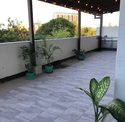 500mbps Wi-fi 2 Largest 2 Bdrm In Grand Residences Apartment *
